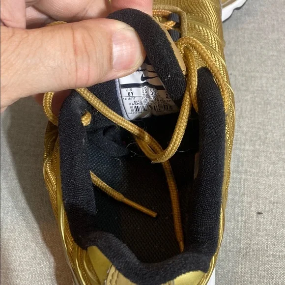 Nike Air Max Plus TN BG Metallic Gold Red Reflective AR0259-700 Youth US Size 7Y - Picture 6 of 12